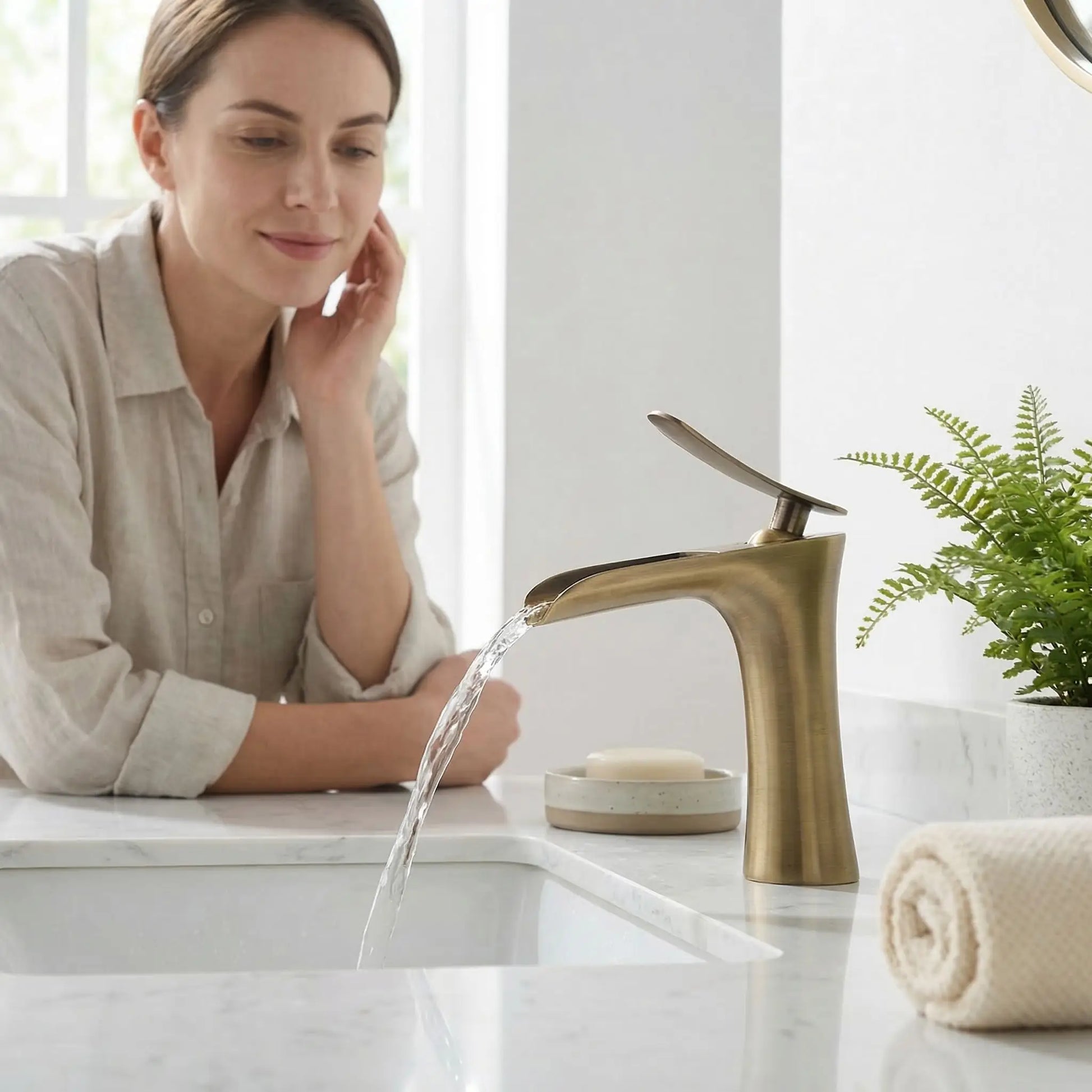 Lavabo Mitigeur noir avec Élégance Laiton